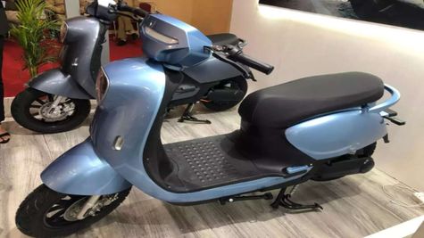 Auto Expo में आया कमाल का सेल्फ बैलेंसिंग स्कूटर, नहीं देगा आपको गिरने, फीचर्स भी शानदार