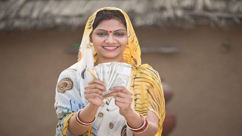 Housewife के लिए 3 शानदार सरकारी योजनाएं, सिलेंडर से पैसों तक का मिलता है फायदा