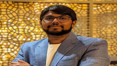 Success Story : कभी एयरपोर्ट पर किया सफाई का काम, अब हैं 10 करोड़ रु की कंपनी के मालिक
