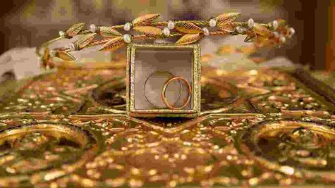 Gold का रेट आज हुआ और कम, जानिए खरीदारी का मौका