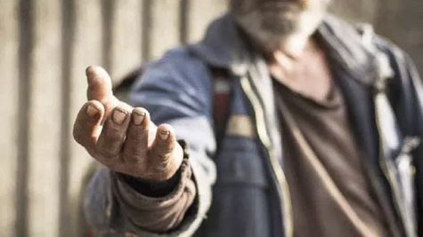 Beggar: भीख मांग कर कमाता है 60-75 हजार रु महीने, कौन है दुनिया का सबसे अमीर भिखारी