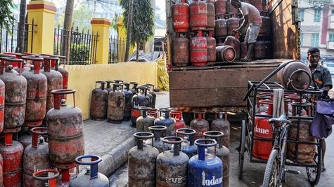 Gas Cylinder आज से हुआ महंगा, जानें अपने शहर का रेट