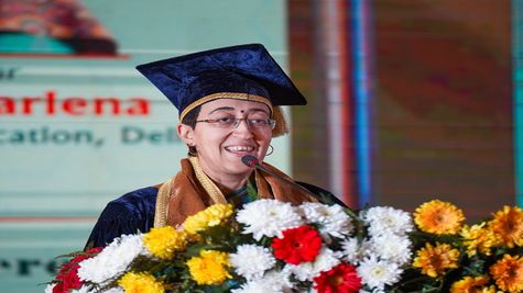 Delhi News: डीपीएसआरयू के दीक्षांत समारोह में बोली मंत्री आतिशी, कहा-'शिक्षा देश के बेहतर भविष्य के लिए निवेश'