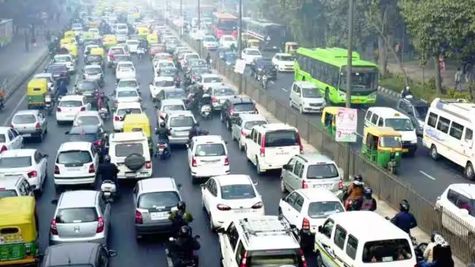 BS-III पेट्रोल और BS-IV डीजल गाड़ियों पर केजरीवाल सरकार ने लगाई रोक, GRAP-3 लागू करने का दिया आदेश