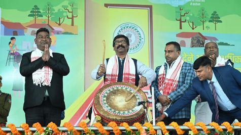 झारखंड: धनबाद में 'आपकी योजना, आपकी सरकार, आपके द्वार' कार्यक्रम में सीएम हेमंत ने की शिरकत 