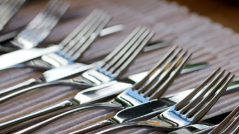 Business Idea: कटलरी बनाने के बिजनेस से झटपट बन सकते हैं अमीर, इन्वेस्टमेंट भी रहेगी कम 