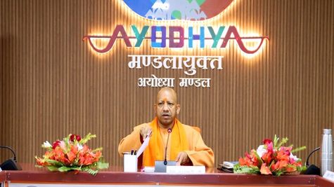 उत्तर प्रदेश में अब ग्रामीण सड़कों की बदलेगी तस्वीर, योगी सरकार लेकर आई नई नीति 