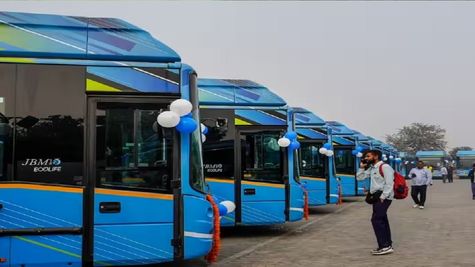 AAP सरकार  जल्‍द दिल्‍ली की सड़कों पर उतारेगी 500 और इलेक्ट्रिक बसें, हर दिन 40 लाख लोग बस में कर रहे यात्रा 