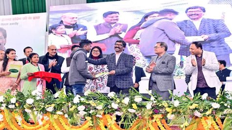 झारखंड सीएम ने 2500 कौशल प्रशिक्षित युवाओं को दिए ऑफर लेटर 