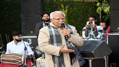 Haryana News: हरियाणा सरकार ने आंगनबाड़ी कार्यकर्ताओं और सहायिकाओं का बढ़ाया वेतन, जानिए वजह