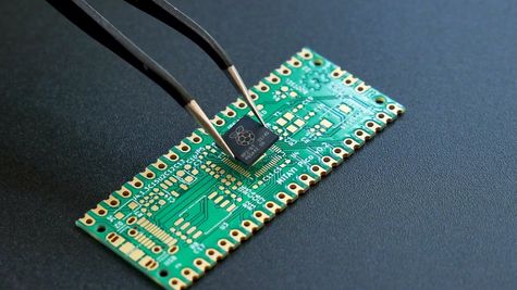 Semiconductor Hub बनने के लिए भारत को लानी पड़ेगी और तेजी, इन देशों को करना होगा मैच