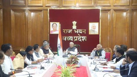 मध्य प्रदेश राज्‍यपाल ने कहा- बरसात से पहले प्रधानमंत्री आवास योजना के तहत आवास तैयार करवाएं 