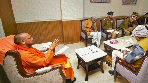 OPINION: आगरा एक्सप्रेसवे के दोनों ओर दिखेगी विकास की नई तस्वीर, CM योगी के नेतृत्व में बनेंगे 4 SEZ 