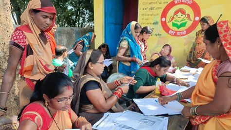 Chhattisgarh: महतारी वंदन योजना को लेकर भारी उत्साह,  शिविरों में महिलाओं की उमड़ रही है भीड़