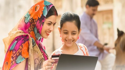 छत्तीसगढ़ में महतारी वंदन योजना के लिए उमड़ी महिलाओं की भीड़, अबतक 60 लाख हुए आवेदन