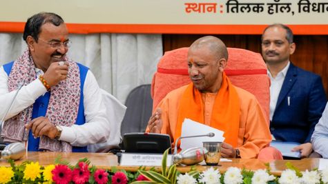 उत्तर प्रदेश बनेगा ईवी गाड़ियों का हब, सीएम योगी ने एक लाख ईवी बस लेने की कही बात 