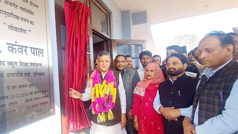 हरियाणा के शिक्षा मंत्री ने आदर्श ग्राम योजना के तहत सामुदायिक भवनों का उद्घाटन किया