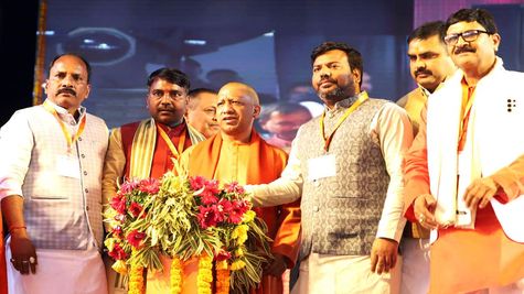 UP: संतकबीर नगर में सीएम योगी ने 114 परियोजनाओं का किया लोकार्पण   