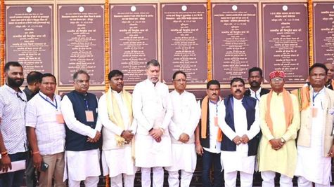 CG: सीएम विष्णुदेव साय पहुंचे बस्तर, चित्रकोट महोत्सव में किया विकास कार्याेें का लोकार्पण-शिलान्यास