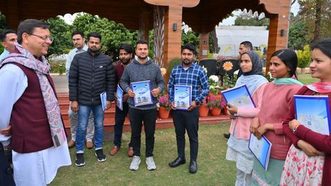 उत्‍तराखंड सीएम धामी ने समाज कल्याण विभाग में चयनित अभ्‍यर्थियों को सौंपे नियुक्ति पत्र 