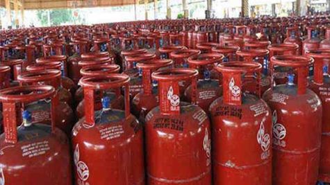 LPG Cylinder Price: महंगाई का झटका, आज से Gas Cylinder हुआ महंगा, जानें अपने शहर का रेट