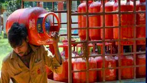 LPG Cylinder Subsidy: 31 मार्च के बाद भी 300 रुपए की छूट पर मिलते रहेंगे गैस सिलेंडर, जानें किस मिलेगा लाभ