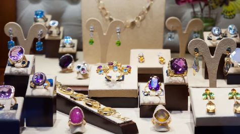 Business Idea: आर्टिफिशियल ज्वेलरी की हैवी डिमांड का उठाएं फायदा, मालामाल बना देगा ये बिजनेस  