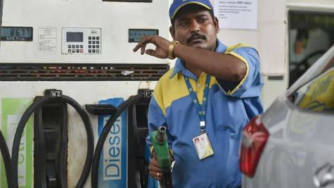 Petrol Price: आज जारी हुए पेट्रोल और डीजल के ताजा दाम, जानें प्रमुख शहरों में पेट्रोल और डीजल की कीमत 