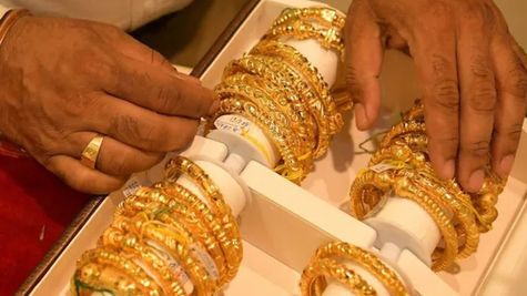 Gold Price In Dubai : अक्षय तृतीया पर दुबई में सोने के दाम ने पकड़ी रफ्तार, जानिए क्या है आज के रेट  