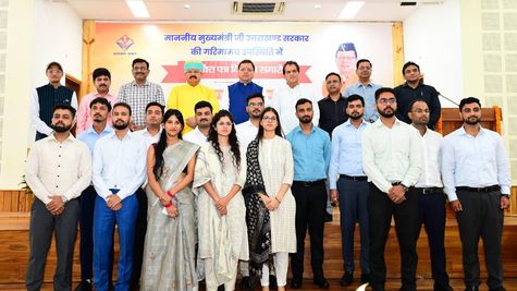 सीएम धामी ने 165 सहायक अभियंताओं और ऑडिट विभाग में तैनात 5 जूनियर असिस्‍टेंट को सौंपे नियुक्ति पत्र  