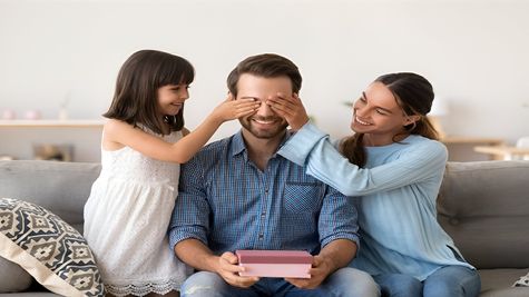 Father’s Day 2024:फादर्स डे को बनाएं खास, सिर्फ गैजेट्स और केक नहीं, इस बार पापा को दें ये फाइनेंशियल गिफ्ट्स 