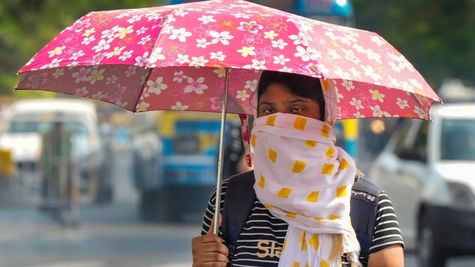 Dellhi Weather Today: दिल्ली वालों को आज गर्मी और उमस से मिलेगी राहत? जानिए मौसम विभाग ने क्या कहा