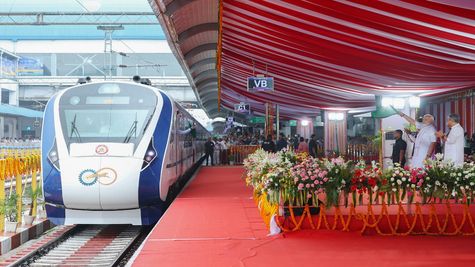 Vande Bharat Express New Trains: खुशखबरी! इन रूटों पर दौड़ेगी 5 नई वंदे भारत ट्रेनें, रेलवे ने दी सारी डिटेल