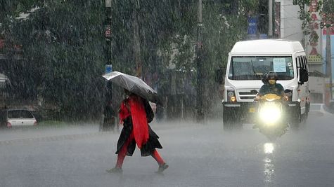 Delhi Weather Update: गर्मी और उमस से दिल्ली वालों को कब मिलेगी राहत? मौसम विभाग ने बताई तारीख