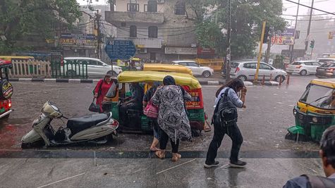 Delhi Weather Update: क्या आज दिल्ली में बरसेंगे बादल? इन जगहों पर बारिश होने के आसार, IMD ने जारी किया अनुमान