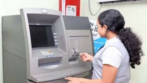Cash Deposit: अब बैंकों की लंबी लाइन से मिलेगा छुटकारा, बिना कार्ड के ATM से कर पाएंगे पैसे जमा