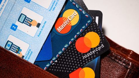 Credit Card Rule: आज से बदल गए क्रेडिट कार्ड से जुड़े ये नियम, फटाफट टेक करें