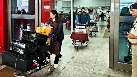 Air Train: दिल्ली एयरपोर्ट पर शुरू होगी देश की पहली एयर ट्रेन, आसान हो जाएगा आपका सफर, चेक करें सारी डिटेल्स 