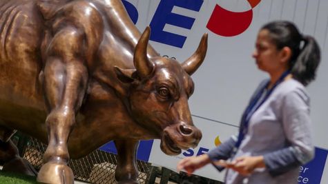 Stock Market Triggers: गिफ्ट निफ्टी दे रहा खरीदारी के संकेत, जानें आज के अहम ट्रिगर्स