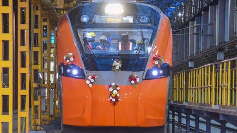 Vande Bharat Train: ताजनगरी को मिली बड़ी सौगात, अब काशी तक दौड़ेगी नई वंदे भारत ट्रेन, जानें टाइमिंग  