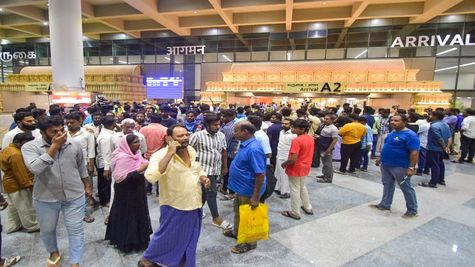 दिवाली पर सस्ता हुआ हवाई सफर! इन रूट्स पर 25% तक गिरा फ्लाइट टिकट का भाव, चेक कर लें डीटेल 