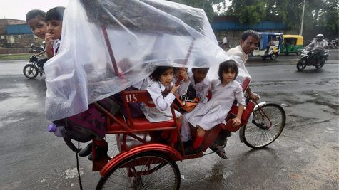 Bengaluru Rain Alert: बेंगलुरु में बारिश से हाहाकार, ऑरेंज अलर्ट हुआ जारी, 23 अक्टूबर को स्कूल रहेंगे बंद 