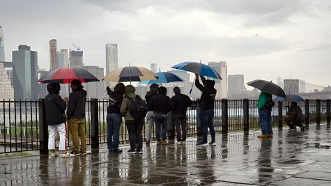Bangalore weather Update: बेंगलुरु में इस दिन बरसेंगे बादल, घर से निकलने से पहले छाता रखें साथ, देखें डिटेल्स 