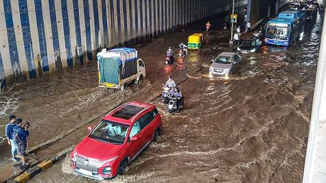 Bengaluru Rain News: बेंगलुरू में सड़कों से लेकर अपार्टमेंट तक भरा पानी! IMD ने दी बारिश पर बड़ी अपडेट