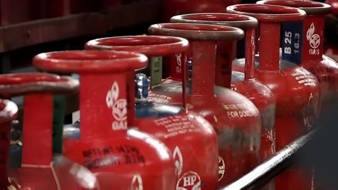 1 अक्टूबर की सुबह-सुबह लगा झटका! महंगा हो गया LPG सिलेंडर, नई दरें आज से ही लागू