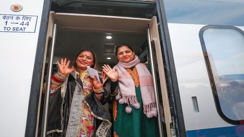 Special Trains: आ रही है 6,556 नई स्पेशल ट्रेनें! 1 अक्टूबर से 30 नवंबर तक करें सफर, चेक करें पूरा शेड्यूल