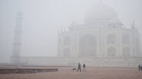 Taj Mahal Fog Today: कहां गया ताजमहल? ताजमहल देखने गए पर्यटक हुए परेशान, देखें पूरी खबर