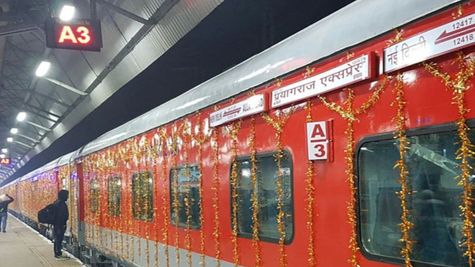 Prayagraj Express: इस ट्रेन ने कर ली है रिकॉर्डतोड़ कमाई, नवंबर के महीने में 6.6 करोड़ रु कमाएं, जमकर किया सफर
