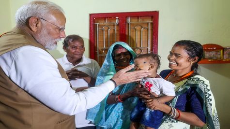 LIC Bima Sakhi Yojana: प्रधानमंत्री मोदी लॉन्च करेंगे बीमा सखी योजना, इन महिलाओं को मिलेगा फायदा