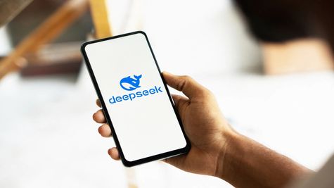 What is DeepSeek: जानें क्या है डीपसीक? अमेरिकी कंपनी के टेक शेयरों में इसकी वजह से मची हलचल